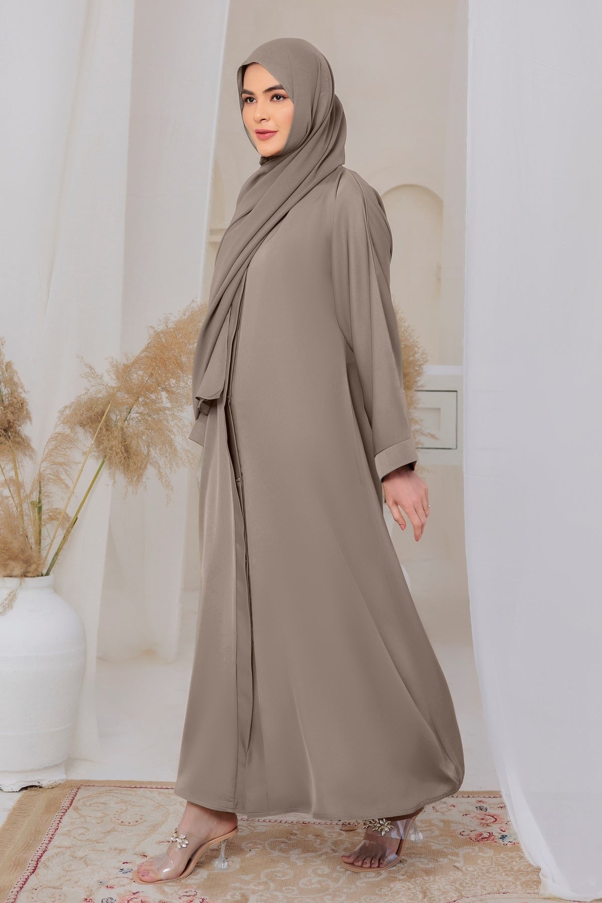 Chloe Abaya
